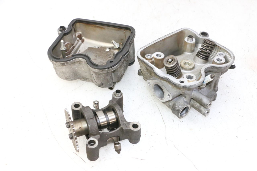 photo de Cylinder head HONDA FES S-WING SWING ABS 125 (2007 - 2015)