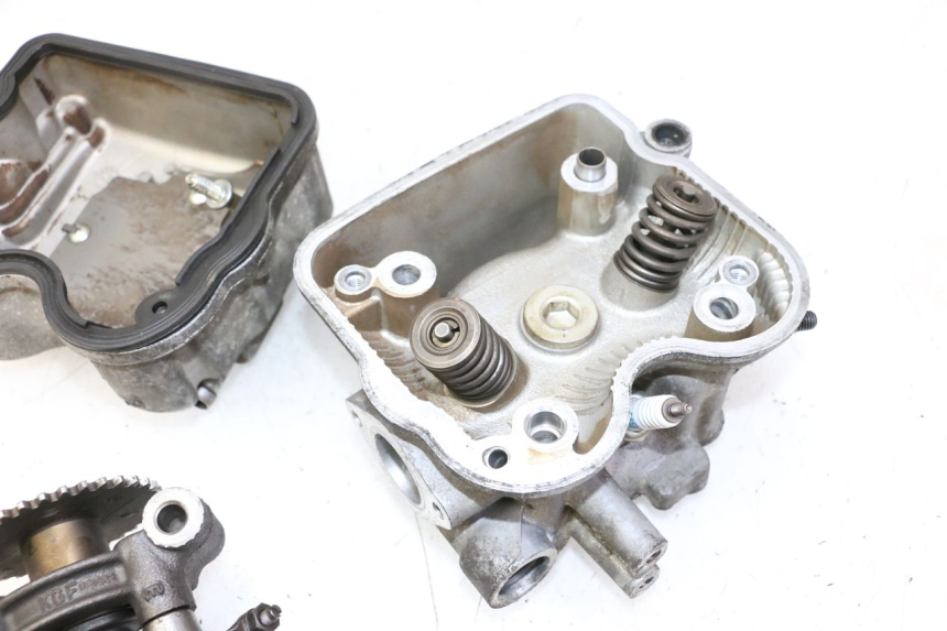 photo de Cylinder head HONDA FES S-WING SWING ABS 125 (2007 - 2015)