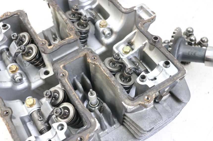 photo de CYLINDER HEAD SUZUKI GSX E 250 (1982 - 1983)