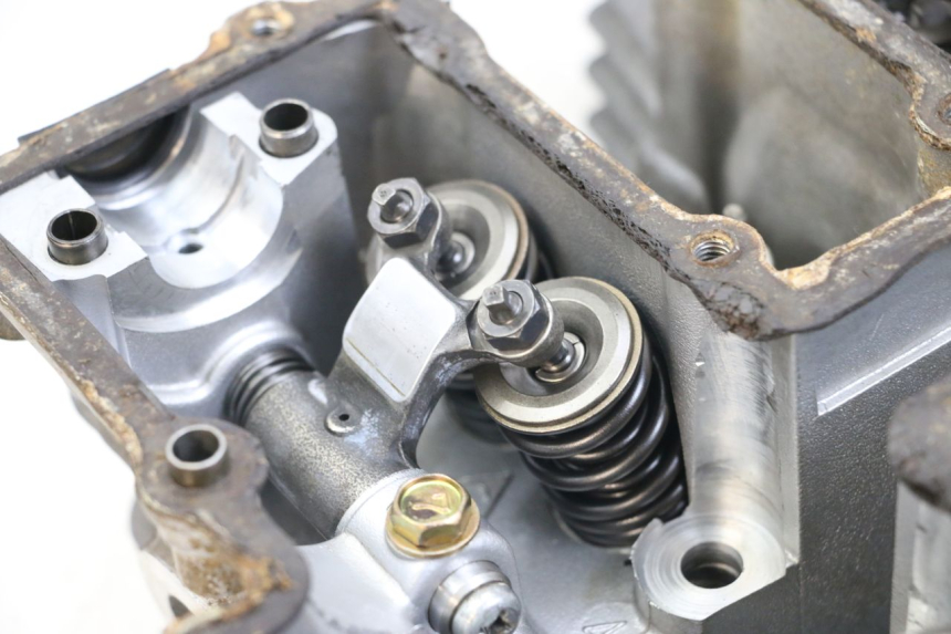 photo de CYLINDER HEAD SUZUKI GSX E 250 (1982 - 1983)