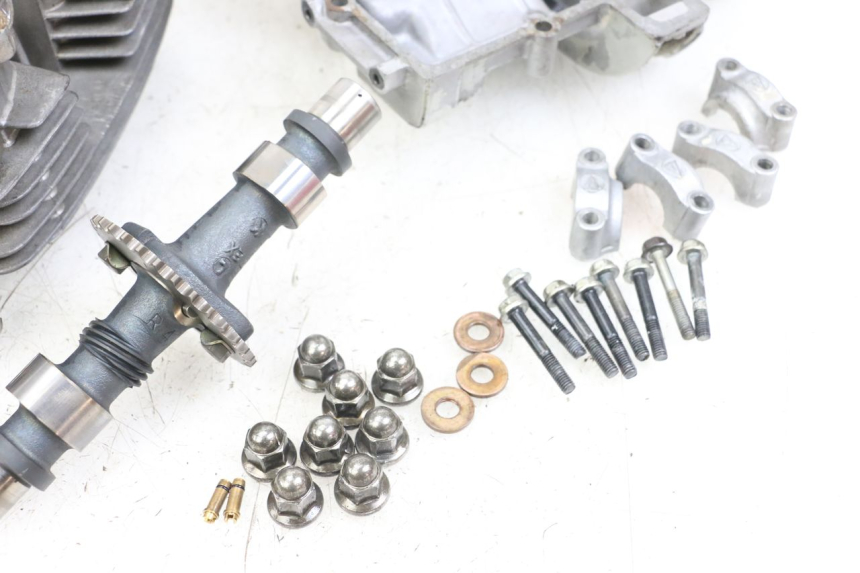 photo de CYLINDER HEAD SUZUKI GSX E 250 (1982 - 1983)