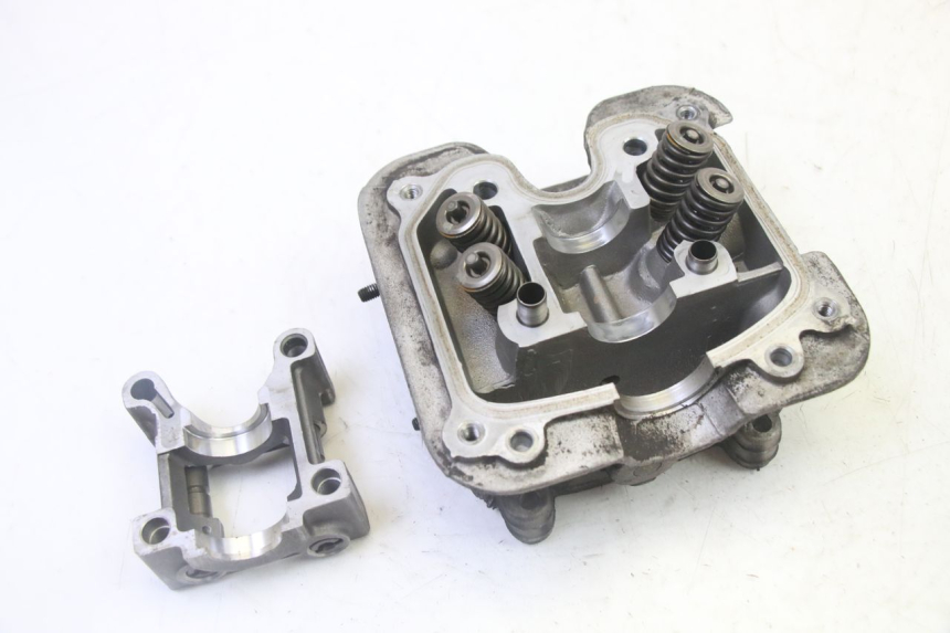 photo de CYLINDER HEAD DAELIM HISTORY 125 (2001 - 2002)