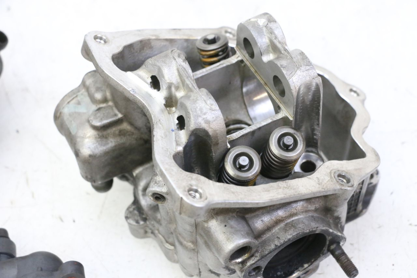 photo de CYLINDER HEAD PIAGGIO MP3 RL 250 (2007 - 2010)