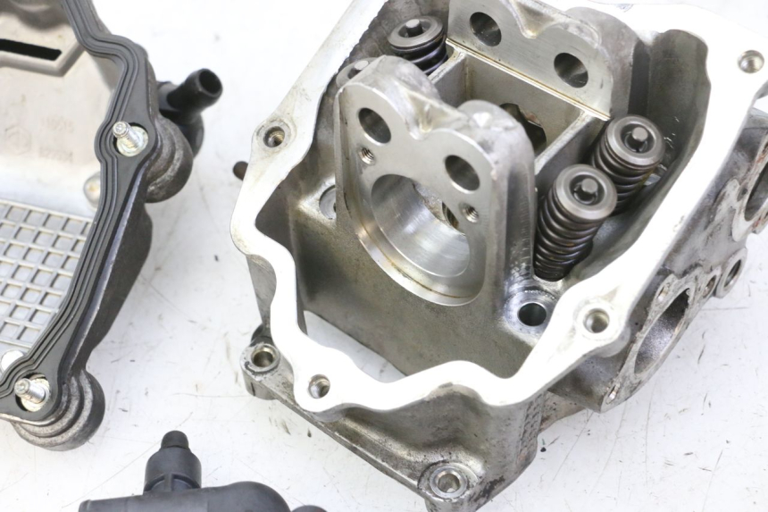 photo de CYLINDER HEAD PIAGGIO MP3 RL 250 (2007 - 2010)