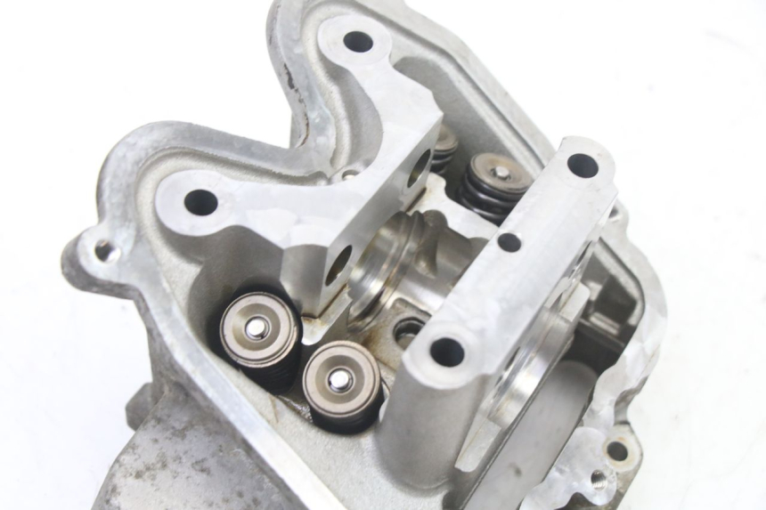 photo de CYLINDER HEAD PEUGEOT SATELIS 125 (2013 - 2018)