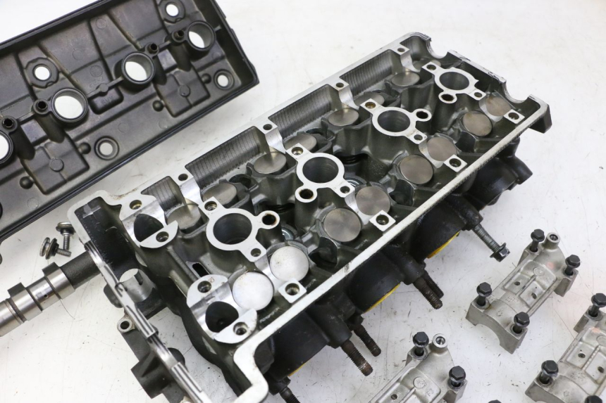 photo de CYLINDER HEAD YAMAHA XJ6 600 (2008 - 2016)