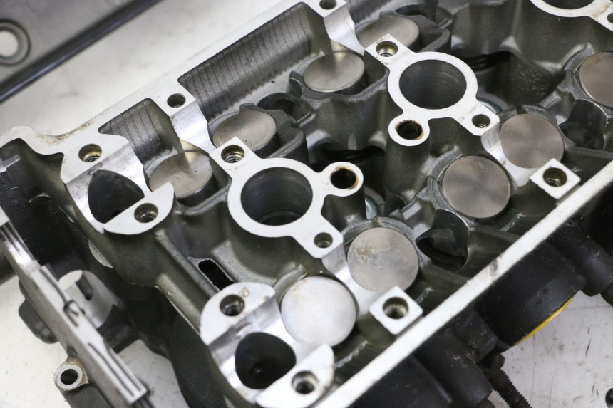 photo de CYLINDER HEAD YAMAHA XJ6 600 (2008 - 2016)