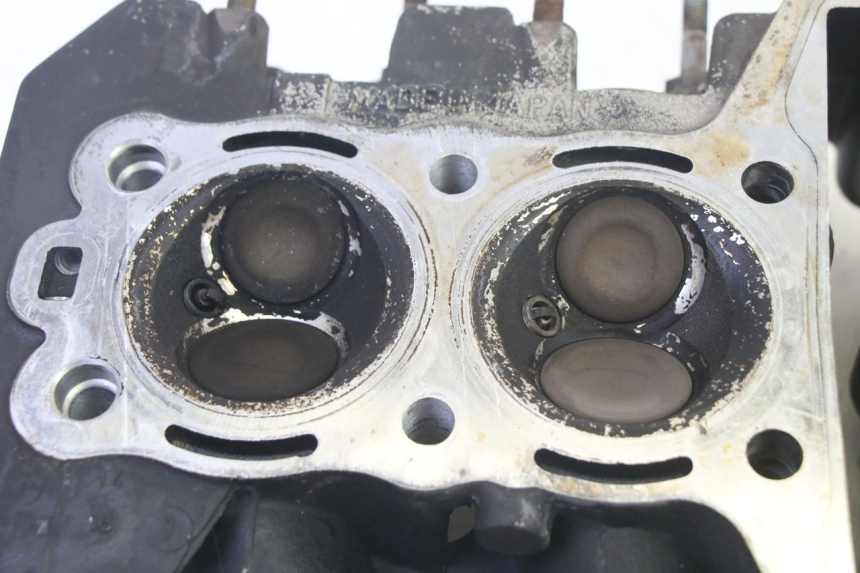 photo de CYLINDER HEAD KAWASAKI ZR 7 750 (1999 - 2001) - Distinctive features