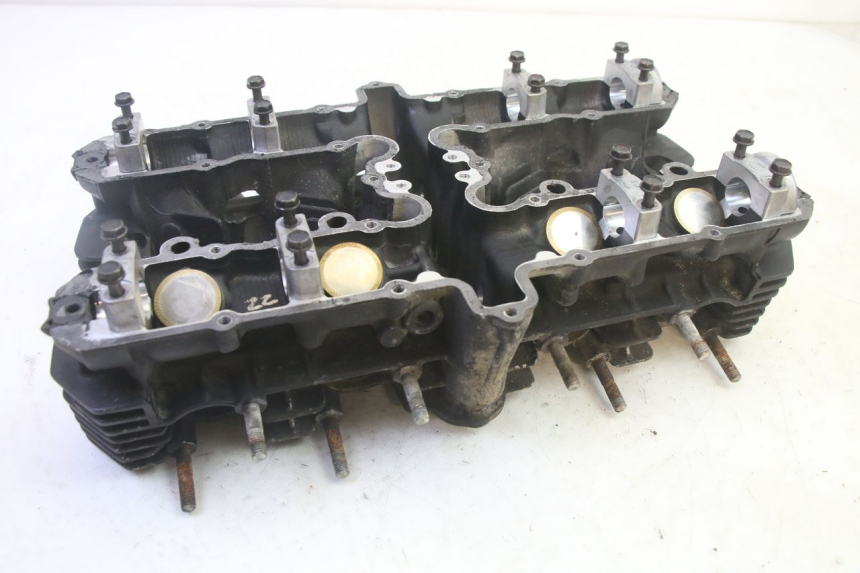 photo de CYLINDER HEAD KAWASAKI ZR 7 750 (1999 - 2001) - Fixing points details