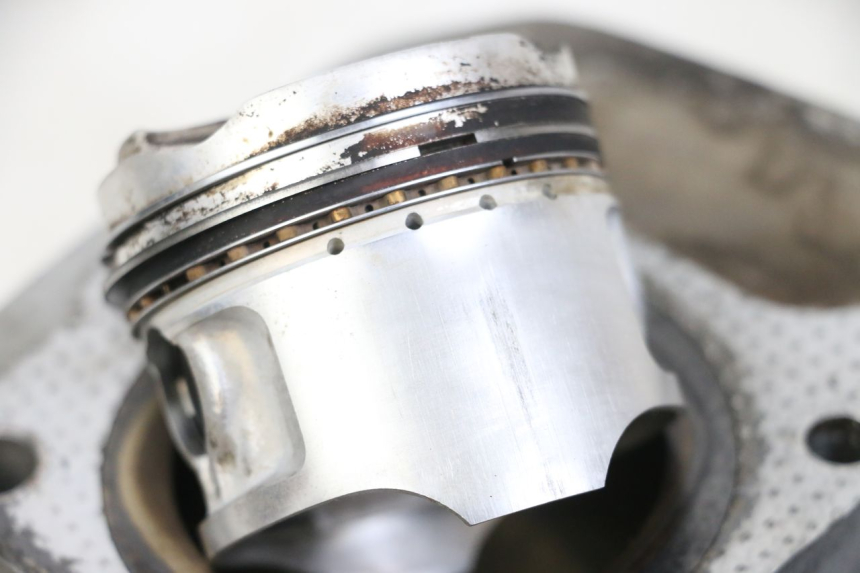 photo de CYLINDER BARREL PISTON SUZUKI GSX E 250 (1982 - 1983)