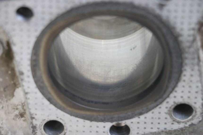 photo de CYLINDER BARREL PISTON SUZUKI GSX E 250 (1982 - 1983)