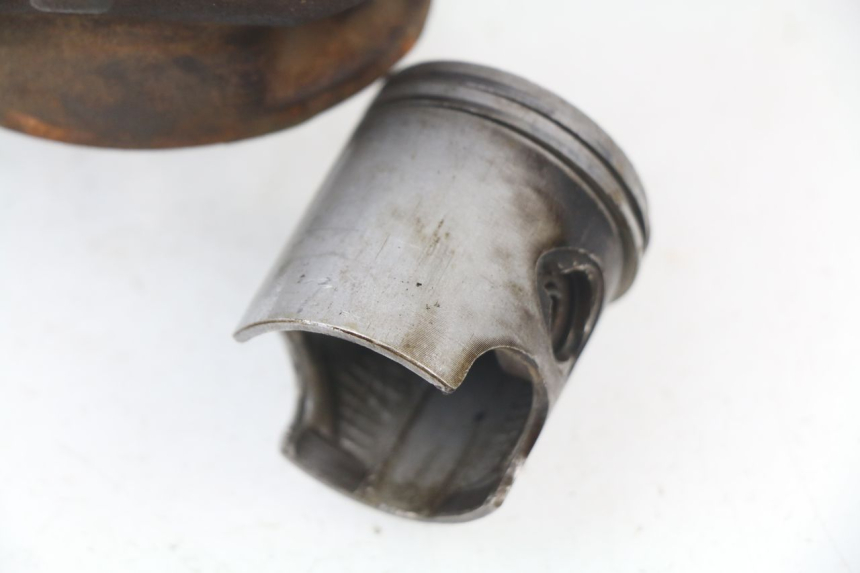 photo de CYLINDER BARREL PISTON PEUGEOT LUDIX BLASTER 50 (2006 - 2014) - Alternative angle