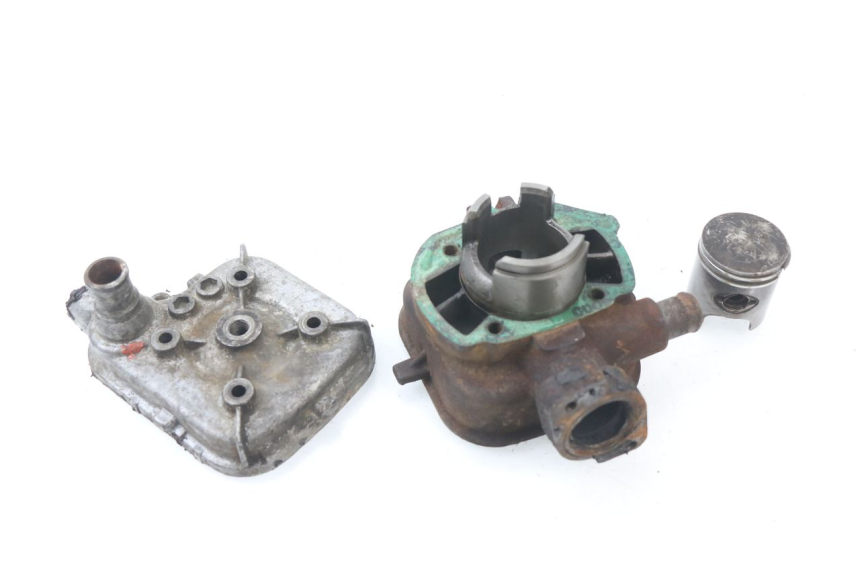 photo de CYLINDER BARREL PISTON PEUGEOT LUDIX BLASTER 50 (2006 - 2014) - Fixing points details