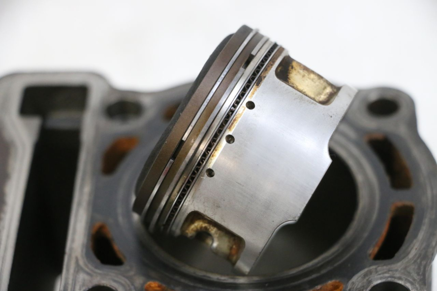 photo de CYLINDER PISTON YAMAHA YP MAJESTY 125 (2002 - 2006) - Distinctive features