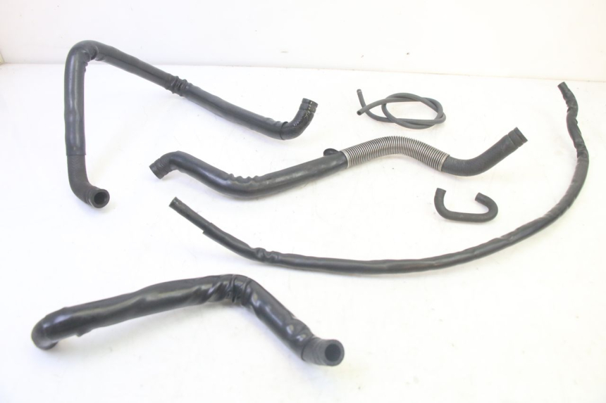 photo de RADIATOR HOSE QUADRO 4 4D 350 (2015 - 2018)