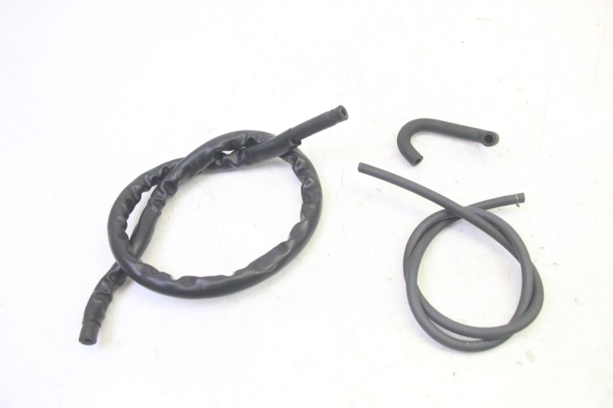 photo de RADIATOR HOSE QUADRO 4 4D 350 (2015 - 2018)