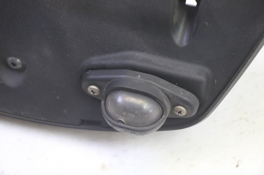 photo de NUMBER PLATE LIGHTING PIAGGIO MP3 HPE 350 (2018 - 2020) - Zoom on usage condition