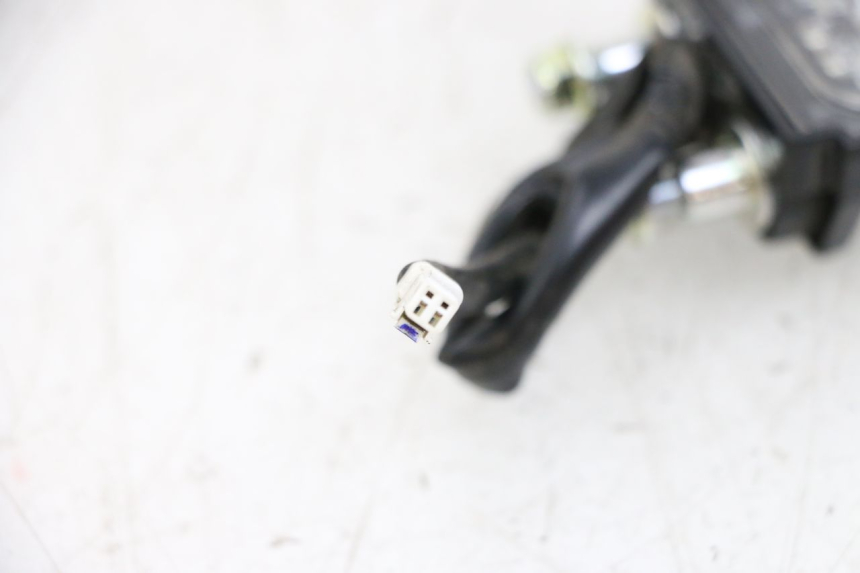 photo de NUMBER PLATE LIGHTING YAMAHA NEO'S CORE 1 (2022 - 2026) - Zoom on usage condition