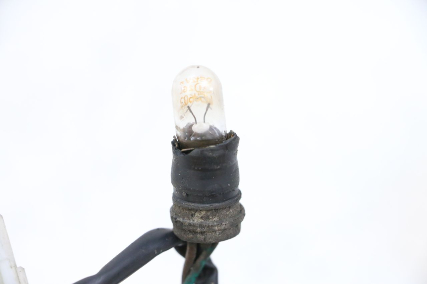 photo de NUMBER PLATE LIGHTING PEUGEOT SATELIS 125 (2013 - 2018) - Zoom on usage condition