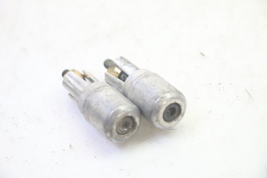 photo de HANDLEBAR ENDS PEUGEOT ELYSEO 125 (1999 - 2004) - Zoom on usage condition