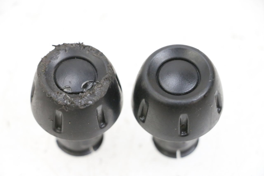 photo de HANDLEBAR ENDS YAMAHA NEO'S CORE 1 (2022 - 2026) - Zoom on usage condition