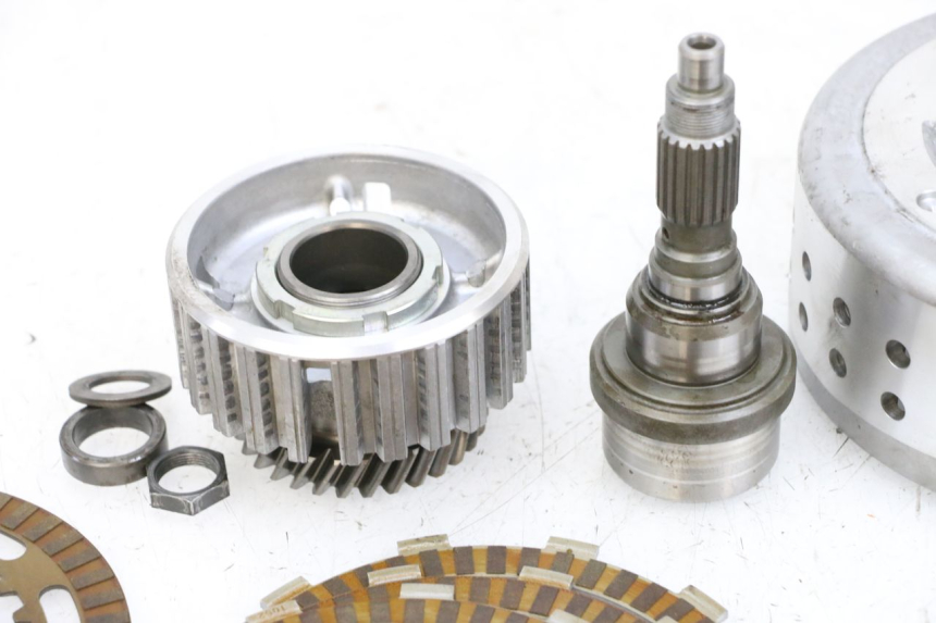 photo de CLUTCH SUZUKI BURGMAN EXECUTIVE ABS 650 (2006 - 2012) - Fixing points details