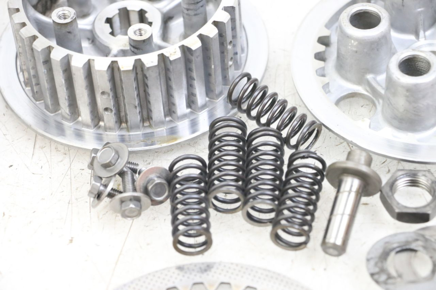 photo de CLUTCH SUZUKI GSX E 250 (1982 - 1983)