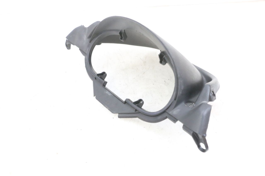 photo de SPEEDOMETER SURROUND PEUGEOT ELYSEO 125 (1999 - 2004) - Fixing points details