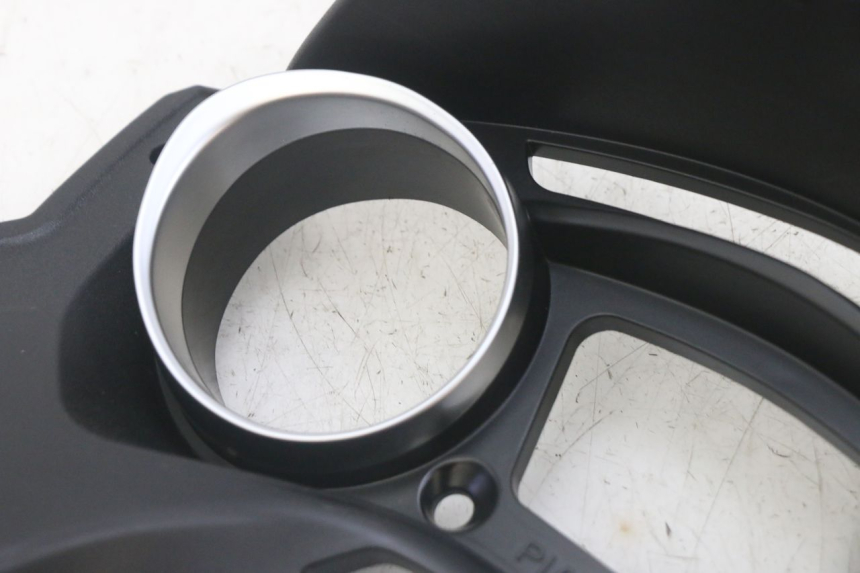 photo de SPEEDOMETER PANEL PIAGGIO MP3 HPE 300 (2019 - 2026) - Zoom on usage condition