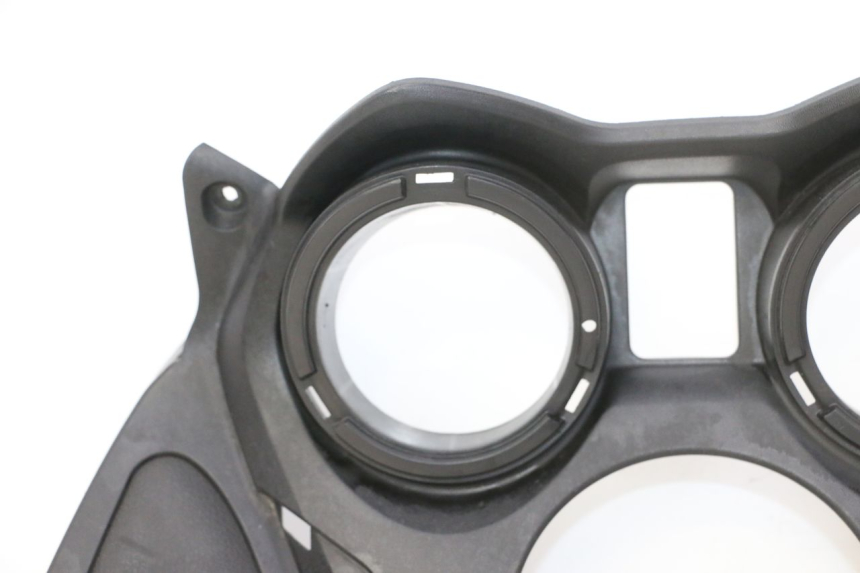 photo de SPEEDOMETER SURROUND YAMAHA X-MAX XMAX 125 (2010 - 2014) - High-resolution close-up