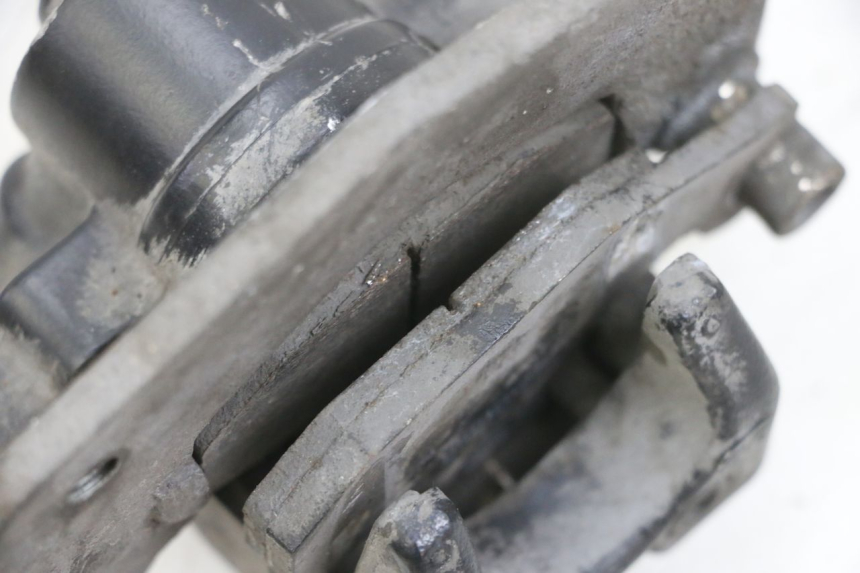 photo de REAR BRAKE CALIPER SUZUKI BURGMAN 125 (2007 - 2014) - Technical close-up