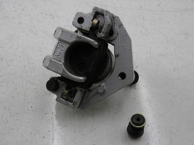 photo de FRONT BRAKE CALIPER BAOTIAN BT COLLECTOR 50 (2005 - 2013) - Alternative perspective