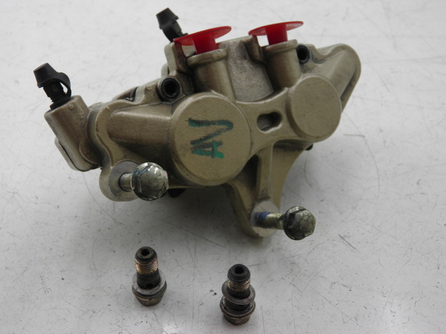 photo de FRONT BRAKE CALIPER DAELIM S2 FI 125 (2008 - 2017) - Technical close-up
