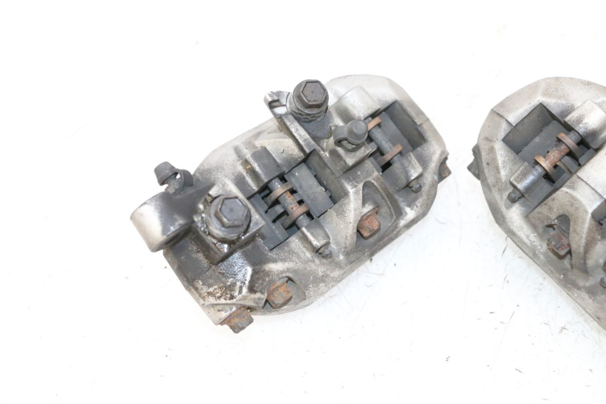 photo de FRONT BRAKE CALIPER YAMAHA FJR ABS 1300 (2006 - 2012) - Fixing points details