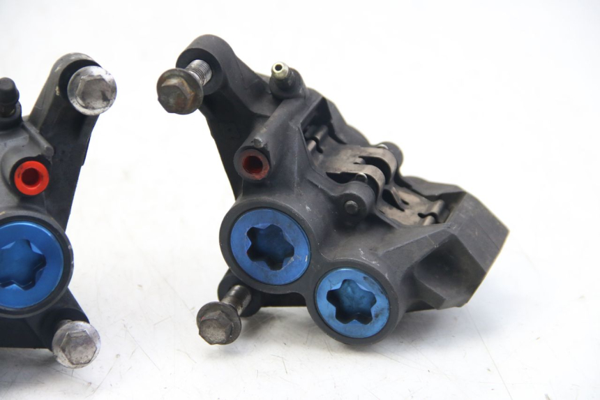 photo de FRONT BRAKE CALIPER YAMAHA FZS FAZER 600 (2001 - 2003)