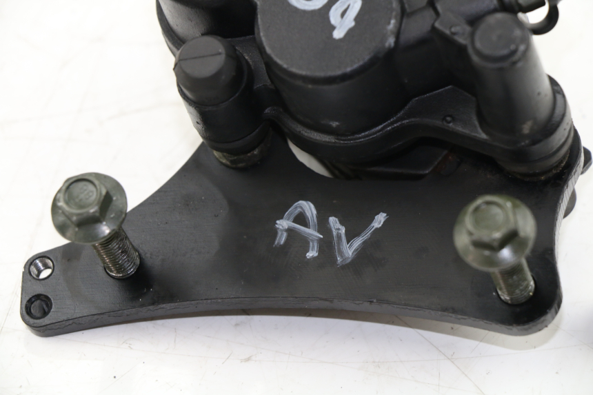 photo de FRONT BRAKE CALIPER LONCIN LX 125 (2010 - 2015)