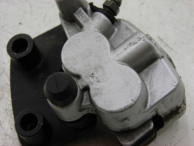 photo de FRONT BRAKE CALIPER QINGQI SPEEDY 50 (2005 - 2007) - Zoom on usage condition