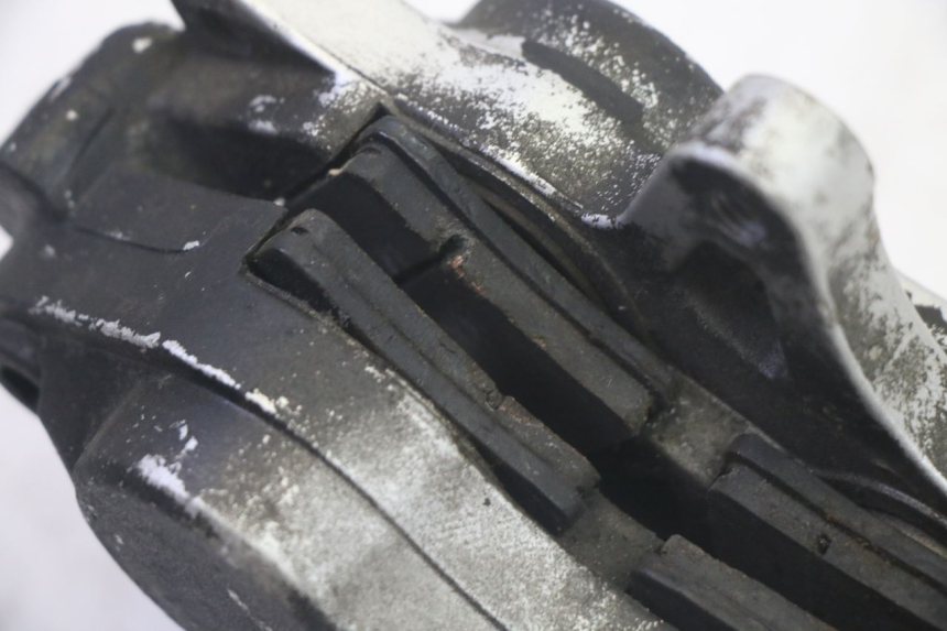 photo de FRONT BRAKE CALIPER DAELIM S1 125 (2007 - 2016) - Fixing points details