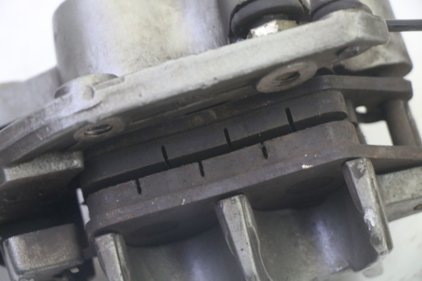photo de FRONT BRAKE CALIPER DAELIM VJ ROADWIN FI 125 (2008 - 2017) - Fixing points details