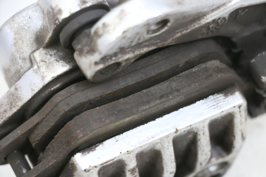 photo de FRONT BRAKE CALIPER YAMAHA XMAX X-MAX 125 (2006 - 2009) - Alternative perspective