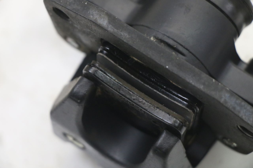 photo de BRAKE CALIPER ROLL LOCK PIAGGIO MP3 LT 400 (2007 - 2012)
