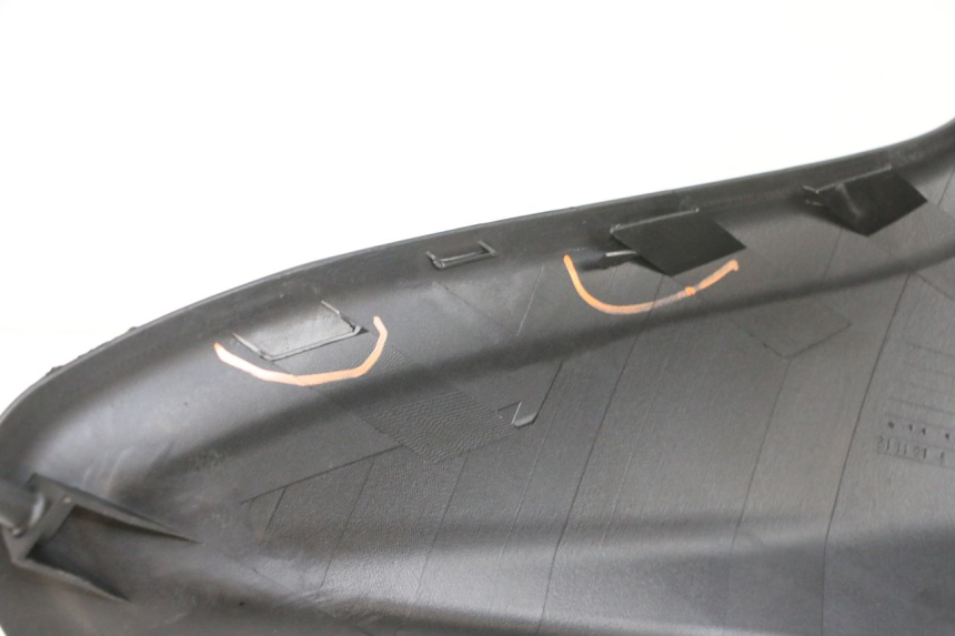 photo de FRONT FAIRING SUZUKI BURGMAN 125 (2007 - 2014) - Component detail