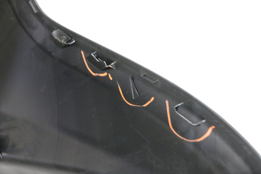 photo de FRONT FAIRING SUZUKI BURGMAN 125 (2007 - 2014) - Zoom on usage condition