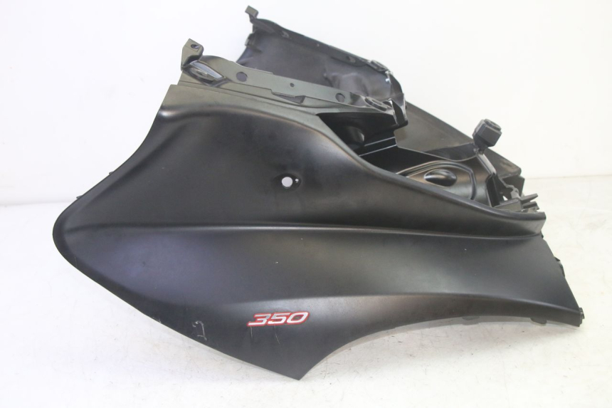 photo de FRONT FAIRING PIAGGIO MP3 HPE 350 (2018 - 2020) - Zoom on usage condition