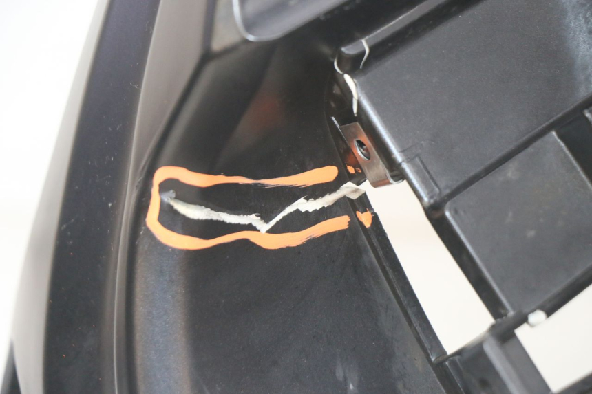 photo de FRONT FAIRING PIAGGIO MP3 HPE 300 (2019 - 2026) - Fixing points details