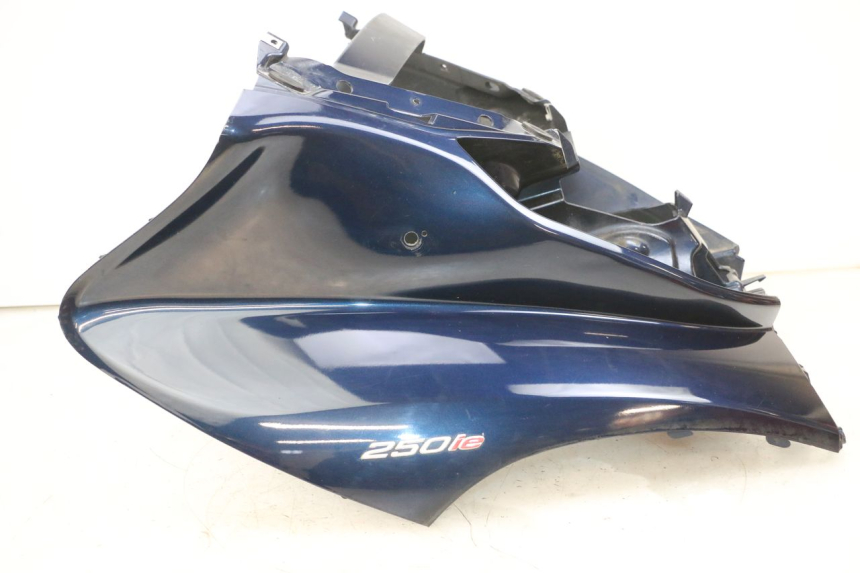 photo de FRONT FAIRING PIAGGIO MP3 RL 250 (2007 - 2010) - Component zoom