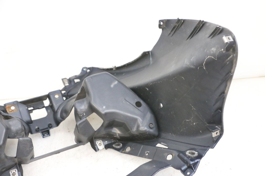 photo de FRONT FAIRING PIAGGIO MP3 RL 250 (2007 - 2010) - Zoom on usage condition