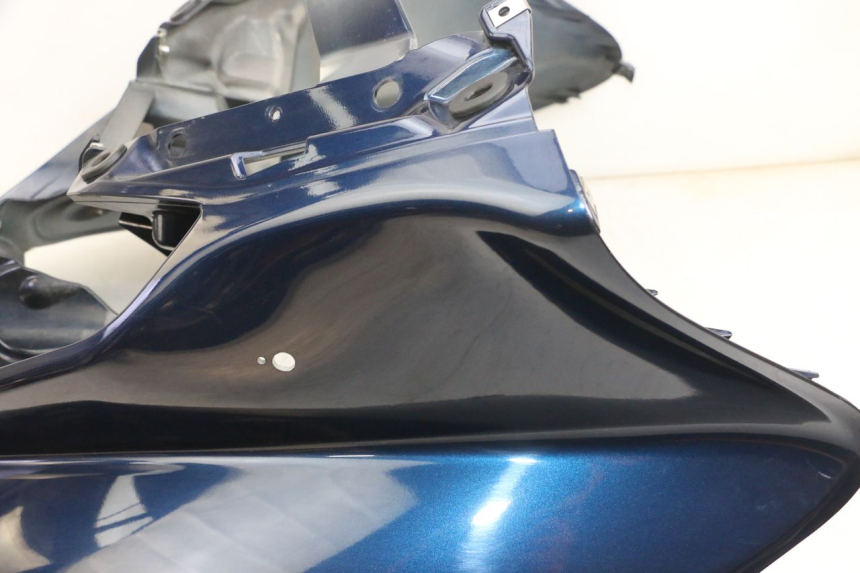 photo de FRONT FAIRING PIAGGIO MP3 RL 250 (2006 - 2010) - Distinctive features