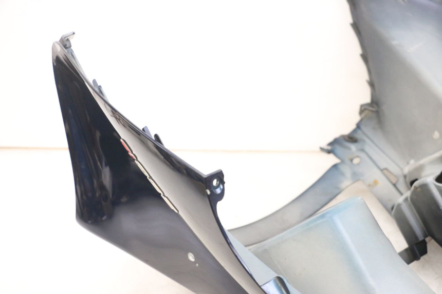 photo de FRONT FAIRING PIAGGIO MP3 RL 250 (2006 - 2010) - Technical close-up