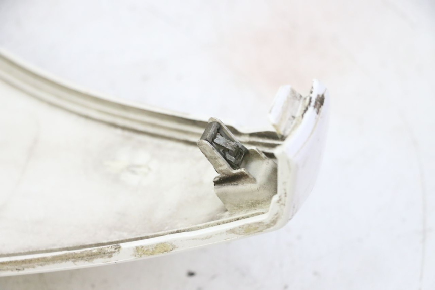 photo de UPPER FRONT PANEL PEUGEOT SATELIS 125 (2010 - 2012) - Zoom on usage condition